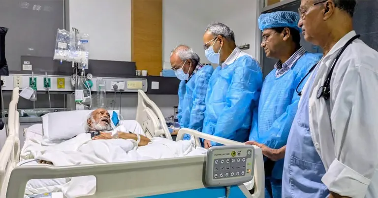 মঈন খানকে দেখতে এভারকেয়ার হাসপাতালে বিএনপির ভারপ্রাপ্ত মহাসচিব